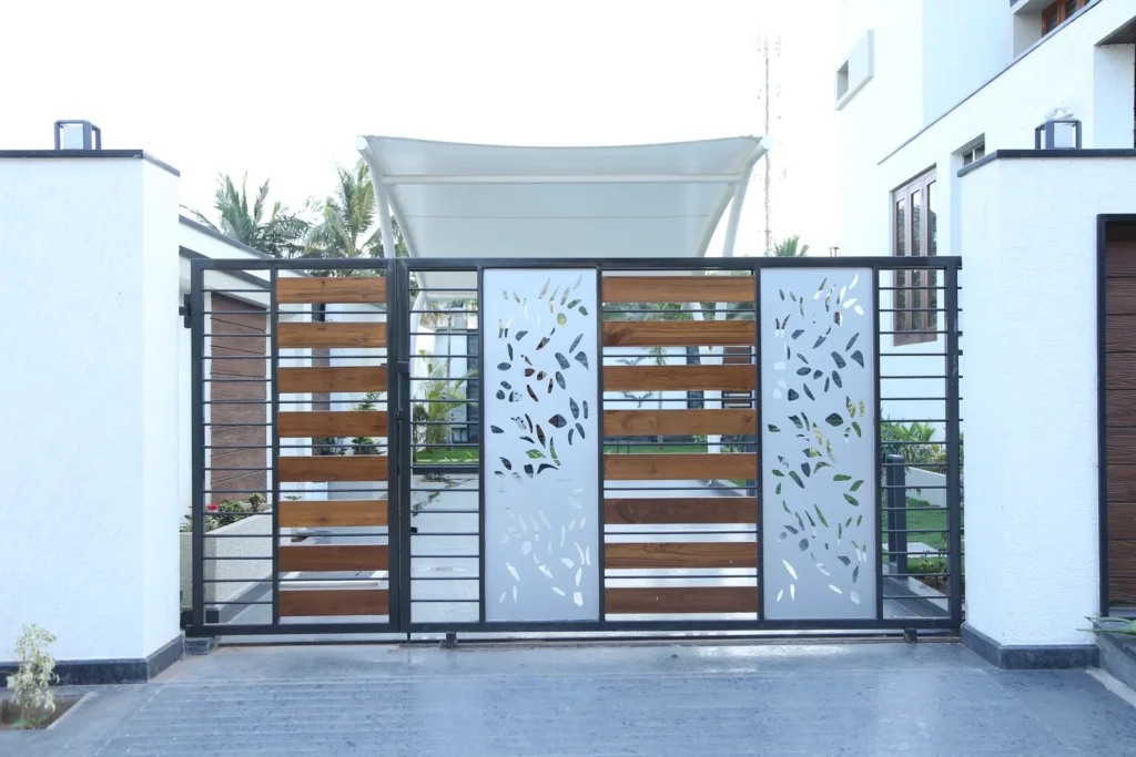 custom main gate by fusion design